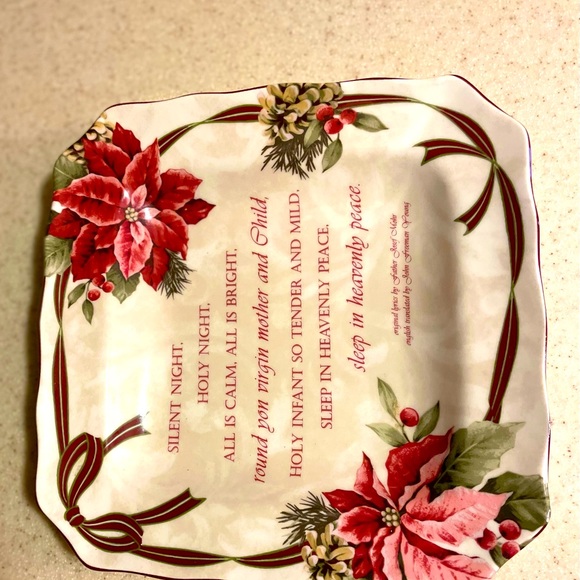 Set of 2 square salad plates Yuletide Celebration. - Picture 3 of 4
